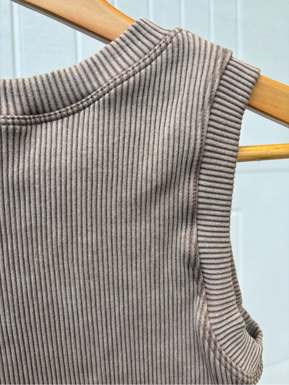 Textured rib tank Small - Picture 3 of 3